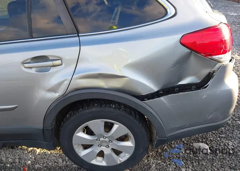 2011 Subaru Outback 2.5I Premium z USA, uszkodzony, nr VIN 4S4BRBCC3B3447371